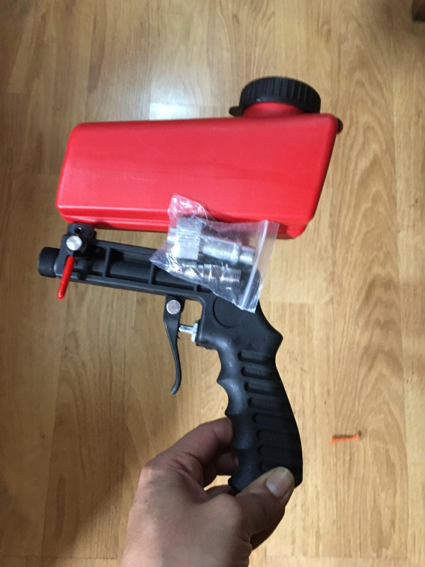 PISTOLA DE ARENA, QUITA EL OXIDO Y PINTURA EN MOTOS, CARROS O MUEBLES DE MADERA - Lleva de Todo Colombia